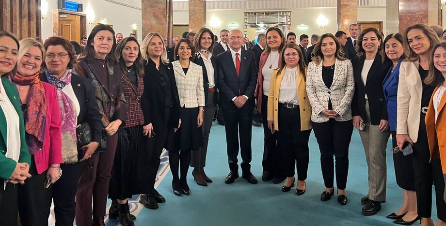 CHP Lideri Kılıçdaroğlu, 'Kadınlara Seçme ve Seçilme Hakkı Verilmesi'nin 88'inci Yıldönümünde Kadın Vekillerimizle...