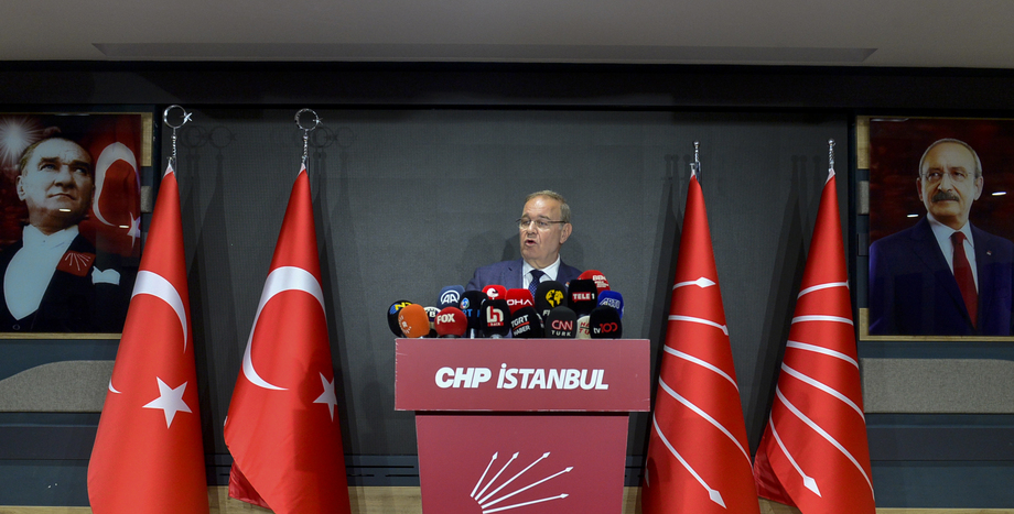 Olağanüstü MYK Toplantısı Sonrasında CHP Parti Sözcüsü Faik Öztrak Basın Açıklaması Gerçekleştirdi