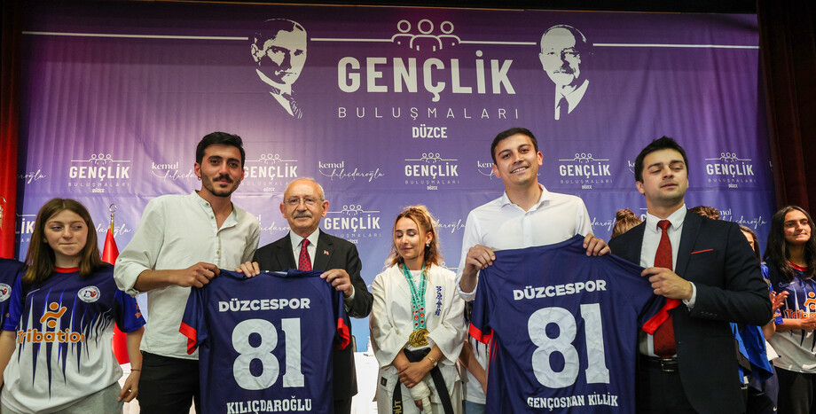 CHP Genel Başkanı Kemal Kılıçdaroğlu, Düzce'de Gençlik Buluşmasına Katıldı