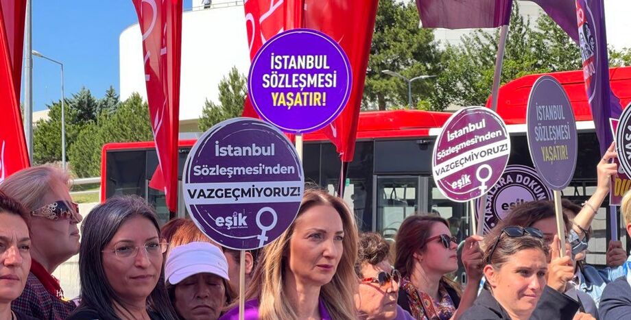 Türkiye'nin Dört Bir Yanından Gelen Kadın Kollarımız Ve Kadın Hareketiyle Birlikte Danıştay'ın Önünden Haykırdık