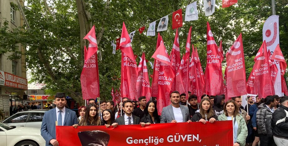 Cumhuriyet Halk Partili Gençler Ankara'da ATA'nın Huzurunda Gençlik Yürüyüşünde Buluştu