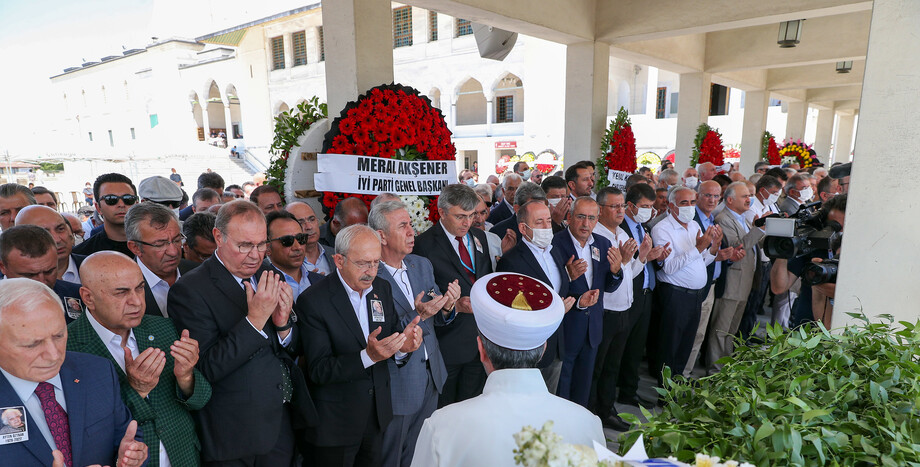 CHP Genel Başkanı Kemal Kılıçdaroğlu, Ayten Öztrak’ın Cenaze Törenine Katıldı