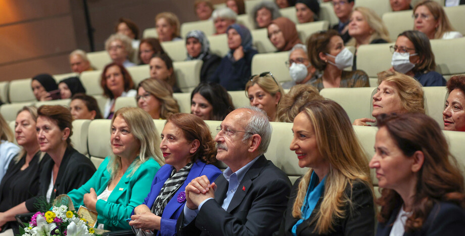 CHP Genel Başkanı Kemal Kılıçdaroğlu, Kadın Kolları Başkanlarıyla Bir Araya Geldi
