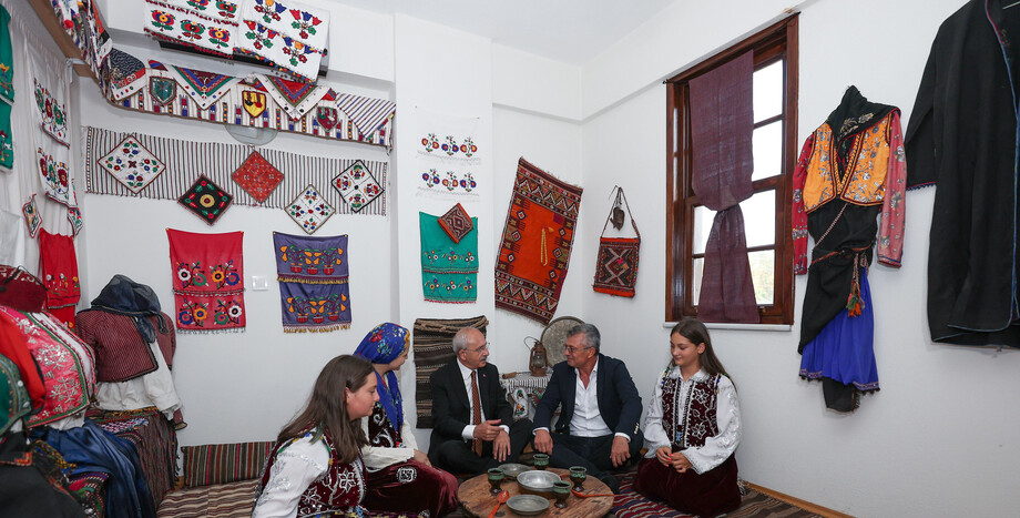 CHP Genel Başkanı Kemal Kılıçdaroğlu, Yalova'da Balkan Evi'ni Ziyaret Etti