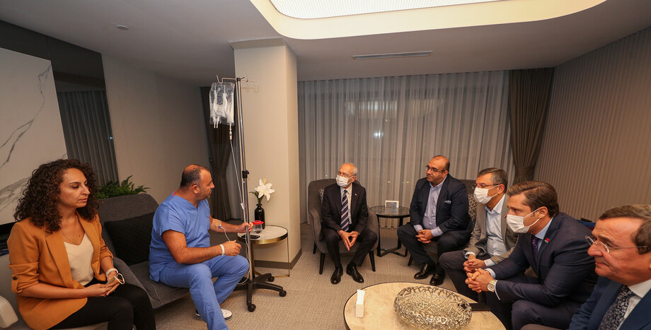 CHP Genel Başkanı Kemal Kılıçdaroğlu, CHP İzmir Milletvekili Ednan Arslan’ı Hastanede Ziyaret Etti