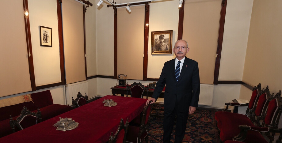 CHP Genel Başkanı Kemal Kılıçdaroğlu, Akşehir'de Batı Cephesi Karargah Müzesini Ziyaret Etti
