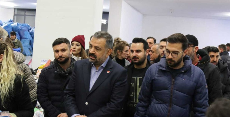 CHP İZMİR DEPREM BÖLGESİNE ULAŞTIRILACAK YARDIMLAR İÇİN TEYAKKUZDA - ASLANOĞLU: DAYANIŞMA İÇİN TAM KADRO SAHADAYIZ