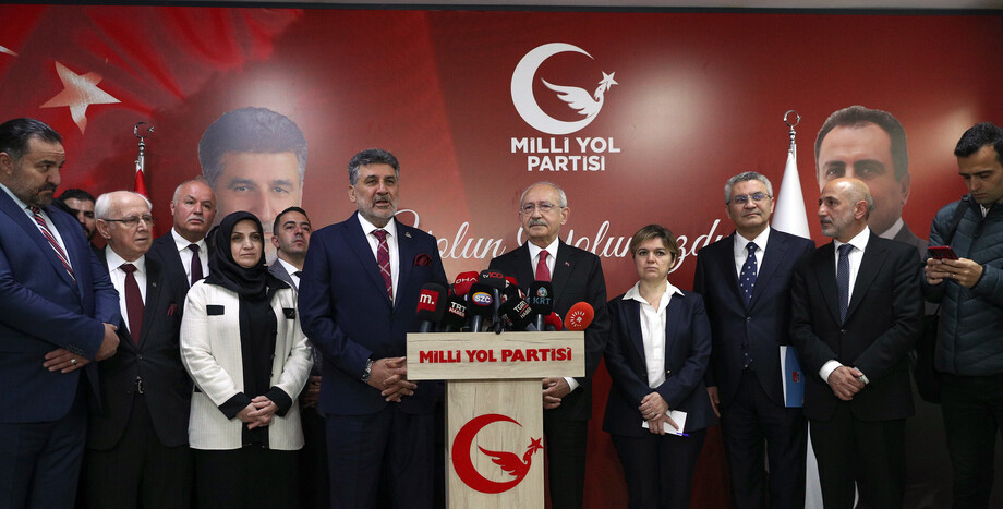 CHP Genel Başkanı ve Cumhurbaşkanı Adayı Kemal Kılıçdaroğlu, MYP Genel Başkanı Remzi Çayır İle Bir Araya Geldi