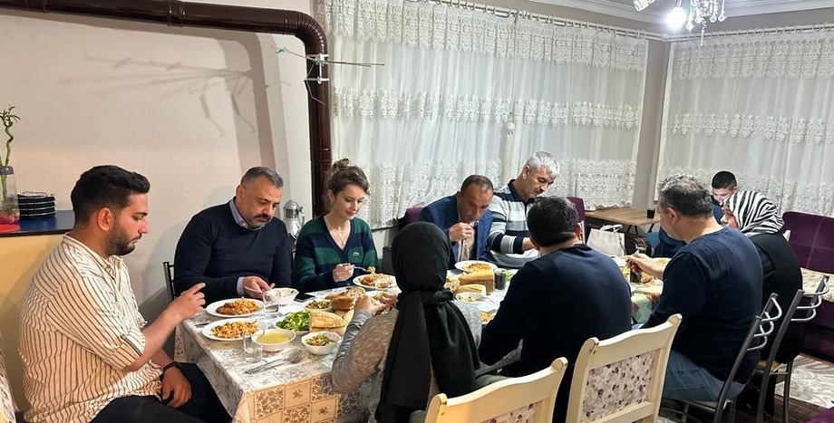 CHP İZMİR’DEN İFTAR VE SAHUR ZİYARETLERİ - İL BAŞKANI ASLANOĞLU: “ SOFRALARI BÜYÜTMEYE DEVAM EDECEĞİZ”