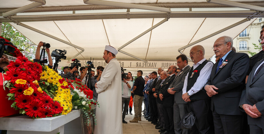 CHP Genel Başkanı Kemal Kılıçdaroğlu, Hıfzı Topuz’un Cenaze Törenine Katıldı