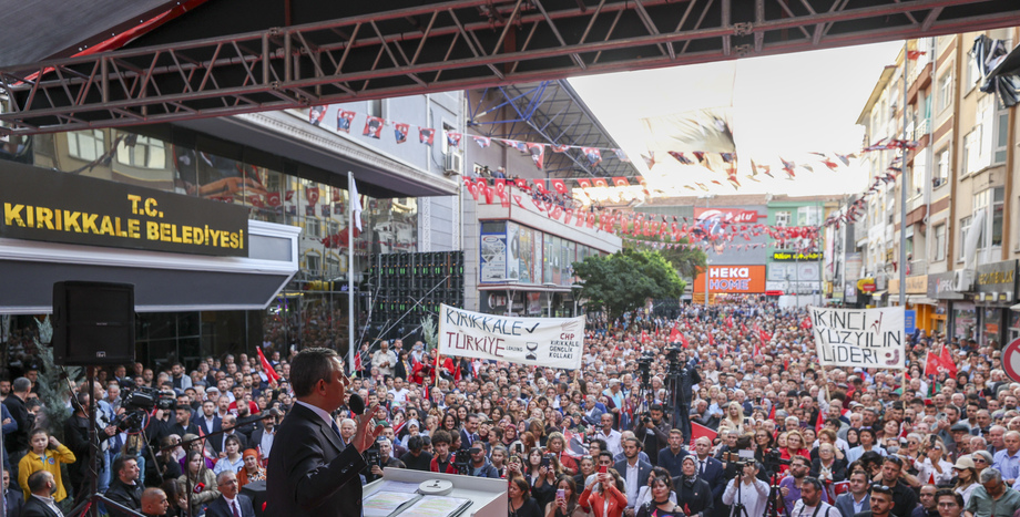 CHP Lideri Özgür Özel: “Sığınmacıların Dönmesi İçin En Uygun Zaman Ama Erdoğan İşe Girme Sürelerini Üç Yıla Çıkardı”