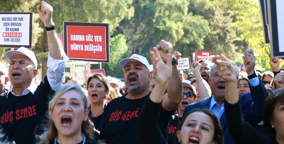 Kırık Saçlar Yürüyüşü Dördüncü Gününde Gaziemir'de Devam Etti - CHP İzmir İl Başkanı Şenol Aslanoğlu: "Kadınlar Susmaz Direniş Büyür"