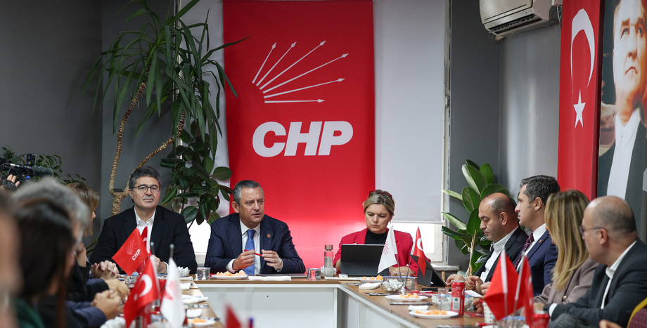 CHP Lideri Özgür Özel, Esenyurt İlçe Başkanlığında Düzenlenen MYK Toplantısına Başkanlık Etti