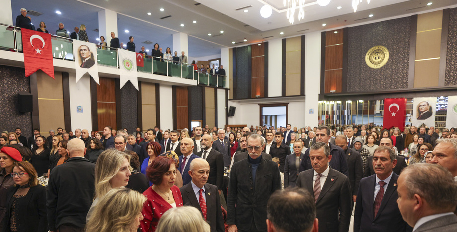 CHP Genel Başkanı Özgür Özel, Öğretmenler Günü Yemeğine Katıldı