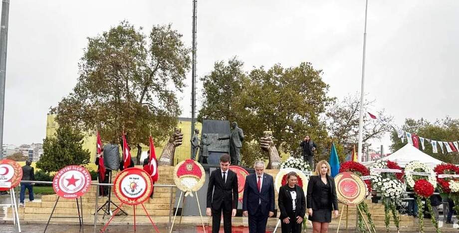 10 Kasım çelenk sunumu