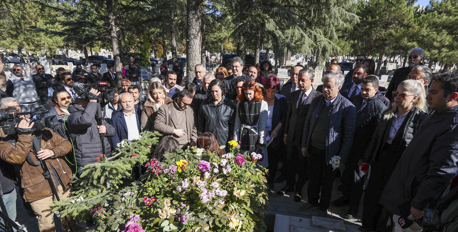 CHP Genel Başkanı Özgür Özel, İlhan Erdost İçin Düzenlenen Anma Programına Katıldı