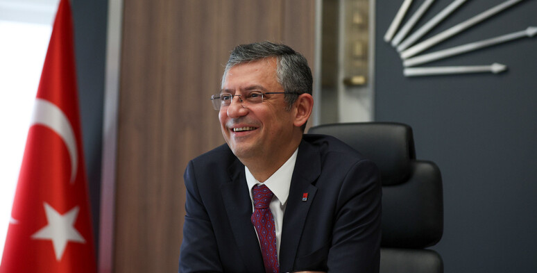 CHP,Lideri,Özgür Özel,Genel Başkan,İspanya,Madrid,Sosyalist Enternasyonal,Pedro Sanchez,Cumhuriyet Halk Partisi,SE,Socialist International