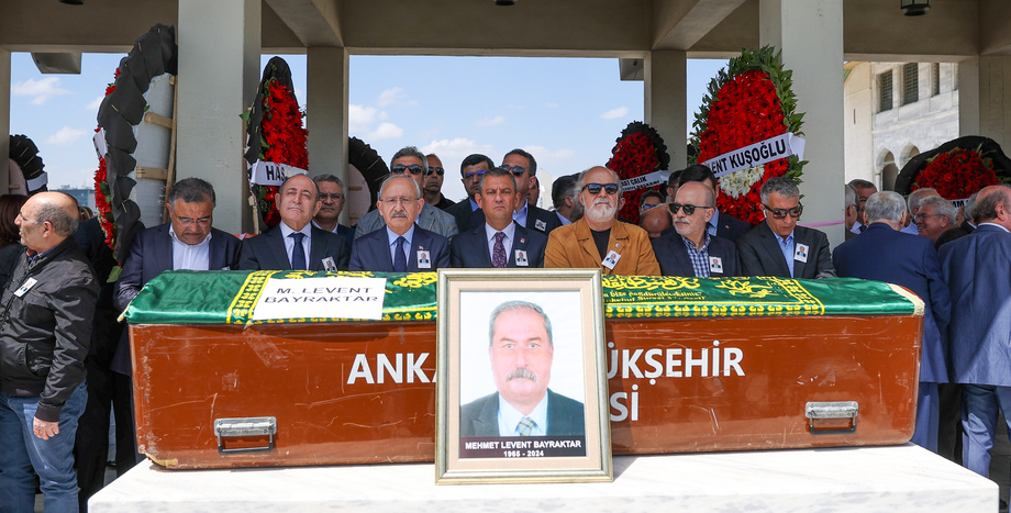 Cumhuriyet Halk Partisi Genel Başkanı Özgür Özel, Levent Bayraktar’ın Cenaze Törenine Katıldı