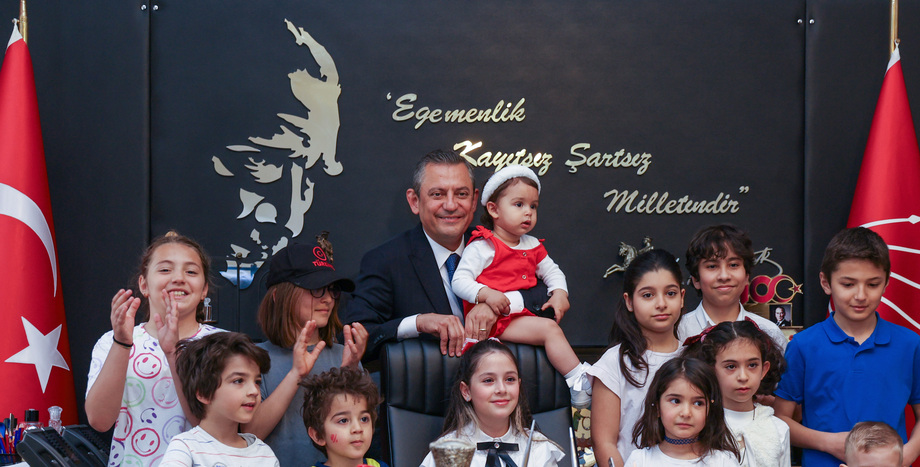 CHP Genel Başkanı Özgür Özel, 23 Nisan’da Koltuğunu Devretti: “Bu Koltuk, Ülkenin Kurucusu Atatürk’ün Koltuğu”