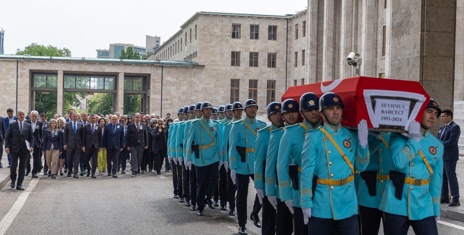 CHP Genel Başkanı Özgür Özel, Şeyhmus Bahçeci’nin Cenaze Törenine Katıldı