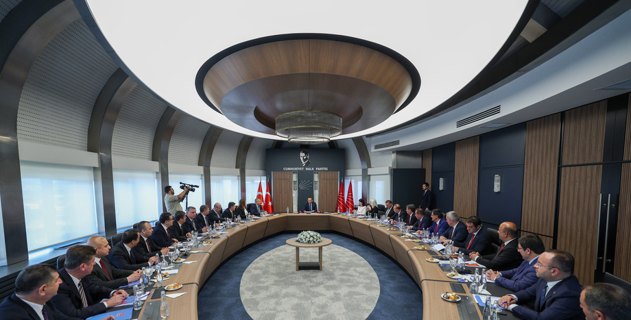 Cumhuriyet Halk Partisi Genel Başkanı Özgür Özel, İl Belediye Başkanları Toplantısına Başkanlık Etti
