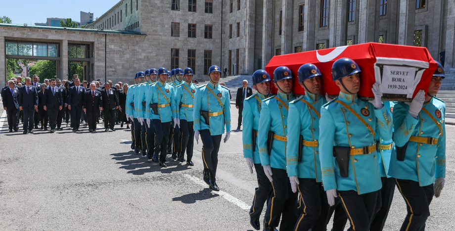 CHP Genel Başkanı Özgür Özel, Servet Bora'nın Cenaze Törenine Katıldı