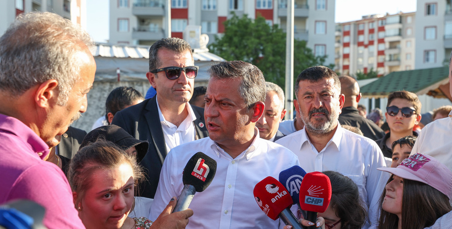 CHP Lideri Özgür Özel: “Başkentin Göbeğinde Yerde Bir Cenaze Duruyor”