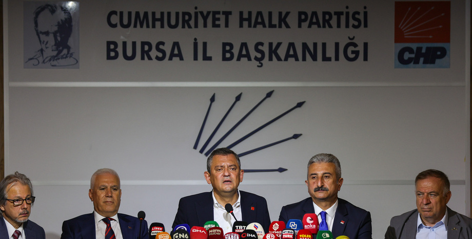 CHP Lideri Özgür Özel: “Milletimizi CHP’li Belediyelere Mali Darbe Girişimine Karşı Dikkatli Olmaya Davet Ediyorum”