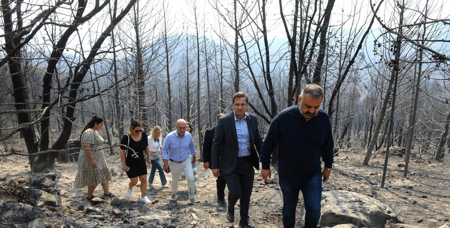 CHP HEYETİ KARŞIYAKA’DA YANGIN BÖLGESİNDE - GENEL BAŞKAN YARDIMCISI VE PARTİ SÖZCÜSÜ DENİZ YÜCEL: "TÜM VEKİLLERİMİZLE SAHADAYIZ. BU FELAKETİ BİRLİKTE ATLATACAĞIZ "