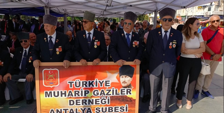 Antalya Büyükşehir Belediyesi 19 Eylül Gaziler Günü Törenlerine Katıldı. 