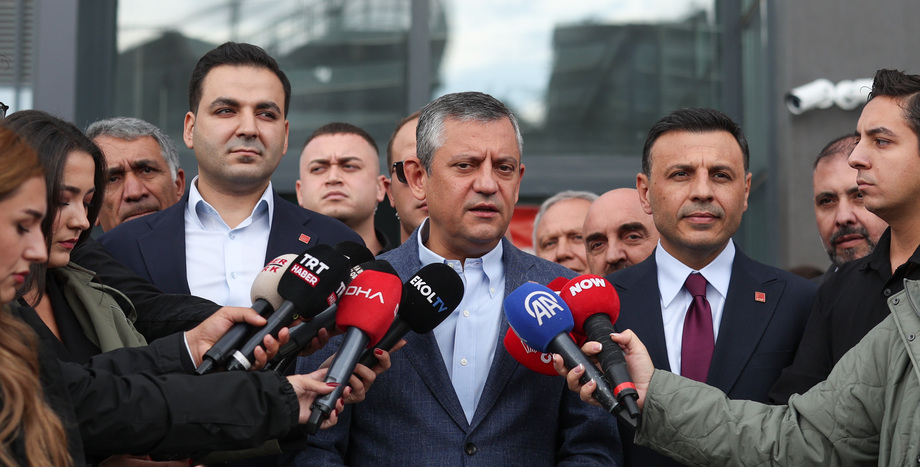 CHP Lideri Özgür Özel: “Trump’tan Meşruiyet Dilenenlere, Bizim Meclis Zemininde Meşruiyet Kazandırmamızı Kimse Beklemesin”