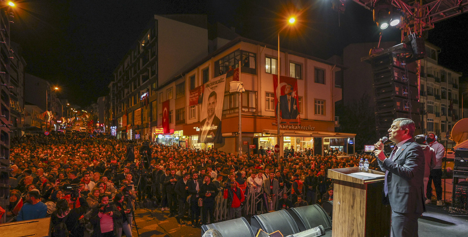 CHP Lideri Özgür Özel: “‘CHP Gelirse Sosyal Yardımlar Kesilir’ Dendi, Yardımları Dört İla Beş Kat Artırdık”
