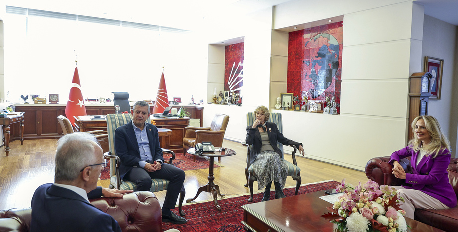 Cumhuriyet Halk Partisi Genel Başkanı Özgür Özel, Yazar Ayşe Kulin'i Kabul Etti