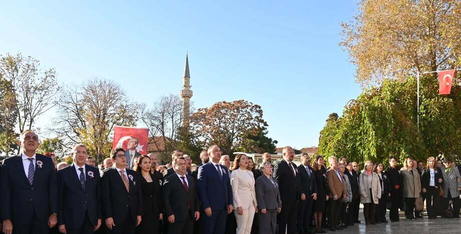 24 Kasım’da Atatürk’ün Huzurunda Öğretmenlerimizi Andık