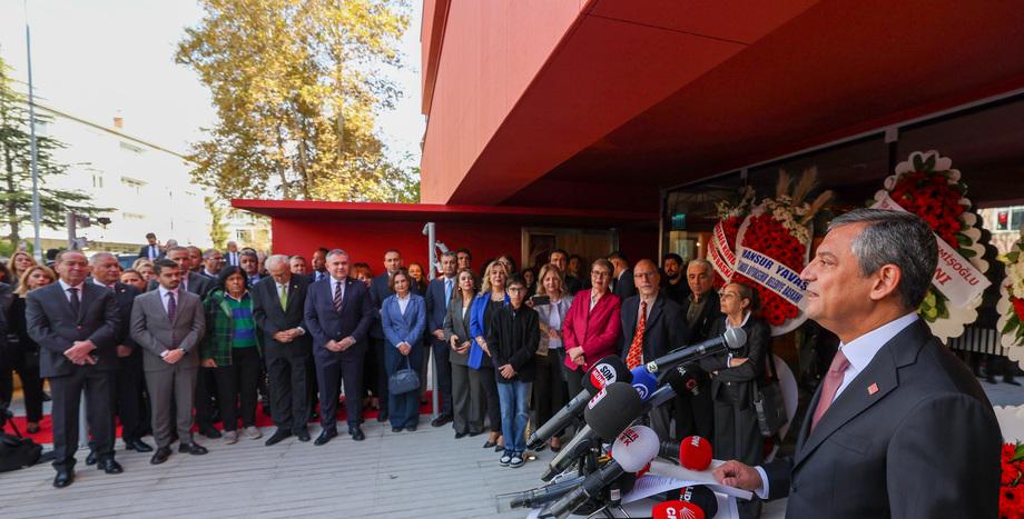 CHP Lideri Özgür Özel: “Kurumları Kurum Yapan Tarihlerine Sahip Çıkmaları, Müzecilik TEB’e Yakışan Bir İş Oldu” 