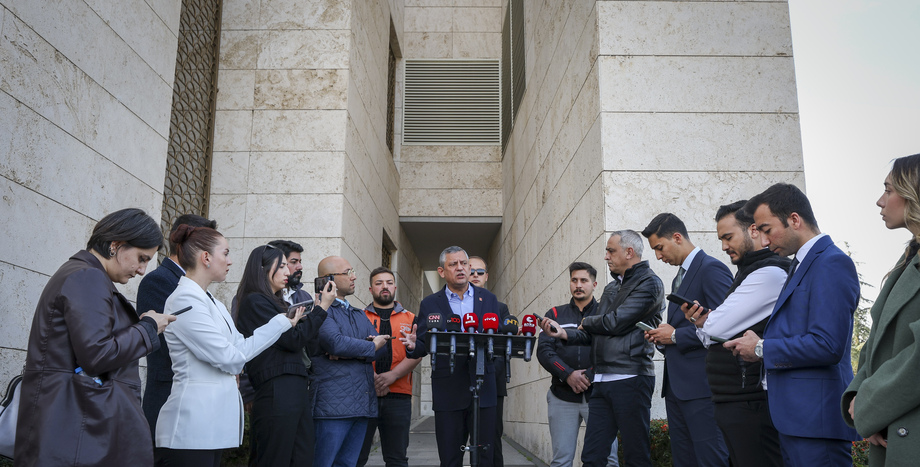 CHP Lideri Özgür Özel: “Başsavcı Herkese Soruşturma Açıyor Diye Kendisi Soruşturmalardan Muaf Mı? Bu, Ayrıcalıklı Adam Mı?”