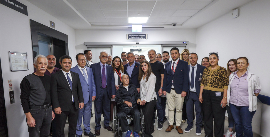 CHP Lideri Özgür Özel, Önceki Genel Başkanlarımızdan Hikmet Çetin’i Ziyaret Etti