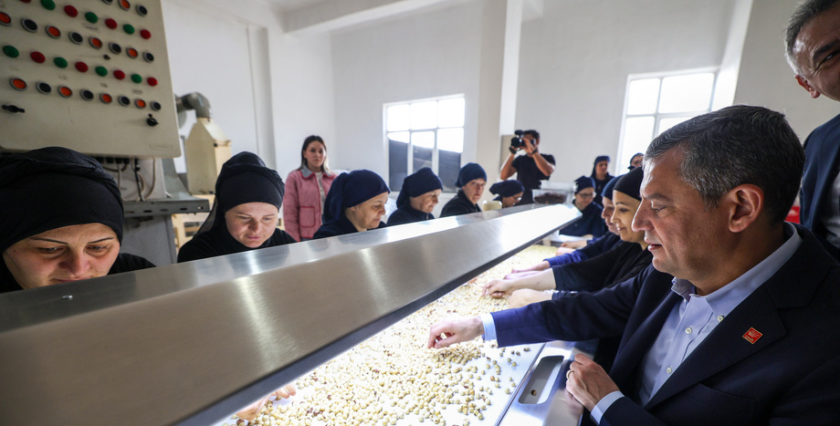 Cumhuriyet Halk Partisi Genel Başkanı Özgür Özel, Ordu’da Fındık Fabrikasını Ziyaret Etti