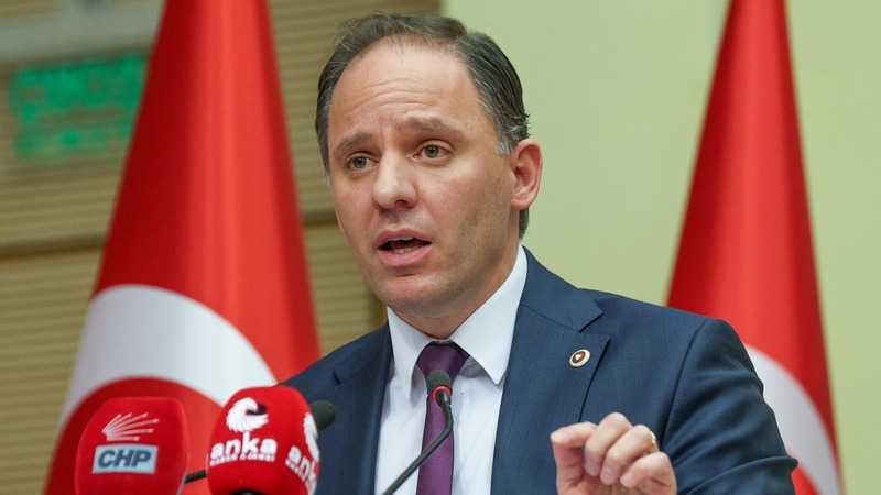 Deniz Yavuzyılmaz,CHP,Dezenformasyonla Mücadele Merkezi,DMM,AKP,Kamu Mühendisleri,Yabancı Mühendis,Maaş Farkı,Ücret Eşitsizliği,Ayrımcılık,Yerli İşgücü,Maaş Zammı,104.000 TL,Özür Dileme,Siyasi İletişim,Gündem,Kamuoyunu Yanıltma,Haksız Rekabet