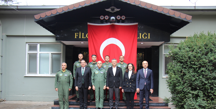 CHP Genel Başkanı Özgür Özel, Kayseri 12. Ulaştırma Ana Üs Komutanlığına Taziye Ziyaretinde Bulundu