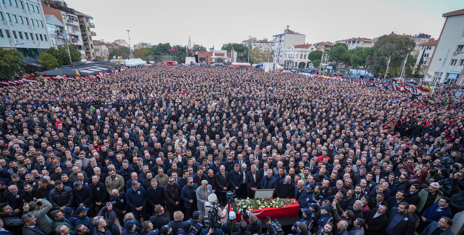CHP Lideri Özgür Özel, Şehzadeler Belediye Başkanı Gülşah Durbay'ın Cenaze Törenine Katıldı