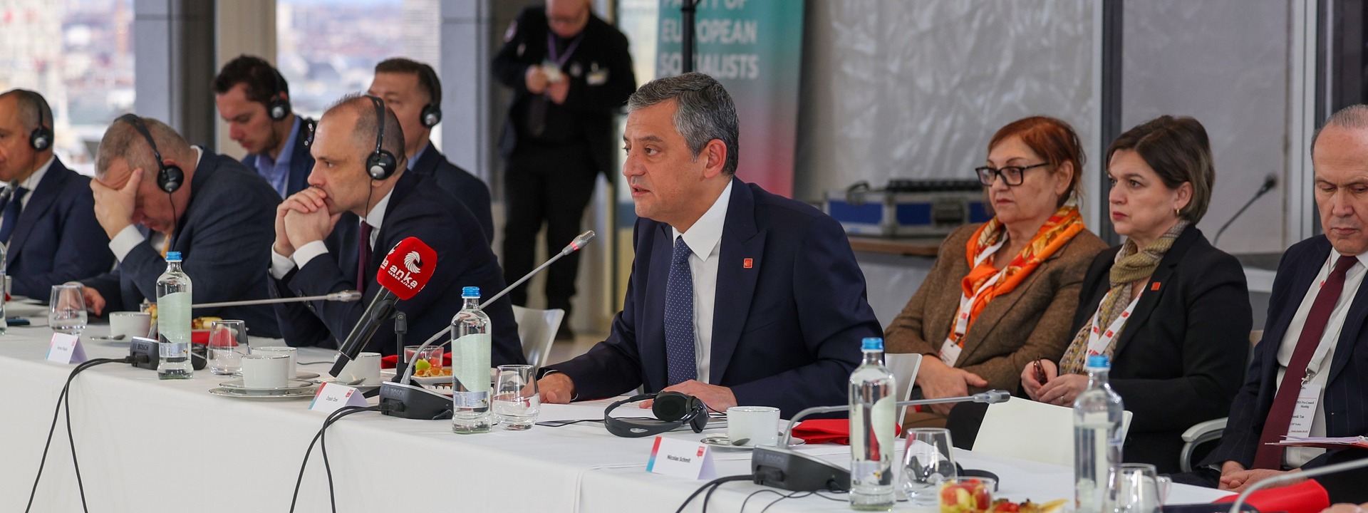 Cumhuriyet Halk Partisi ,CHP Genel Başkanı,Özgür Özel Brüksel konuşması,PES Liderler Toplantısı,Özgür Özel,Ekrem İmamoğlu,Avrupa Sosyalist Partisi,Otoriter popülizm ile mücadele,Türkiye demokrasi mücadelesi,sosyal demokrat dayanışma,demokrasi ittifakı,Recep Tayyip Erdoğan,İngiliz İşçi Partisi (Labour Party),PES (Party of European Socialists),Belediye başkanlarına operasyon,75 büyük miting,Türkiye AB tam üyelik,Avrupa güvenliği ve Türkiye