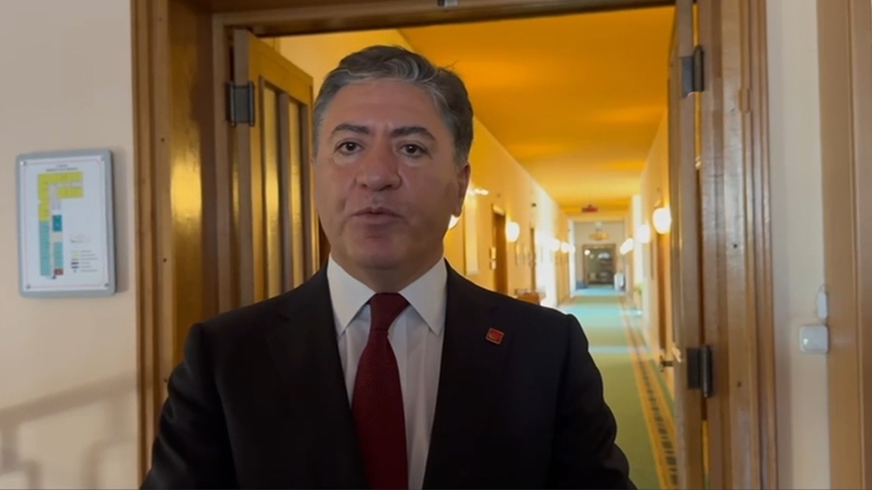 CHP raporu,Murat Emir açıklaması,TBMM demokrasi raporu,Milli Dayanışma Kardeşlik ve Demokrasi Komisyonu,Terörle Mücadele Yasası değişikliği,kayyum uygulaması son dakika,AYM kararları,AİHM kararları,Tayfun Kahraman,yargıda tazminat hukuku,CHP DEM Parti ilişkisi,seçim yasası değişikliği,Yüksek Seçim Kurulu yetkileri,siyasi partiler yasası,toplumsal barış önerileri,Umut hakkı nedir,infaz yasası değişikliği,terörün kalıcı olarak bitmesi,meşru aktörler tartışması