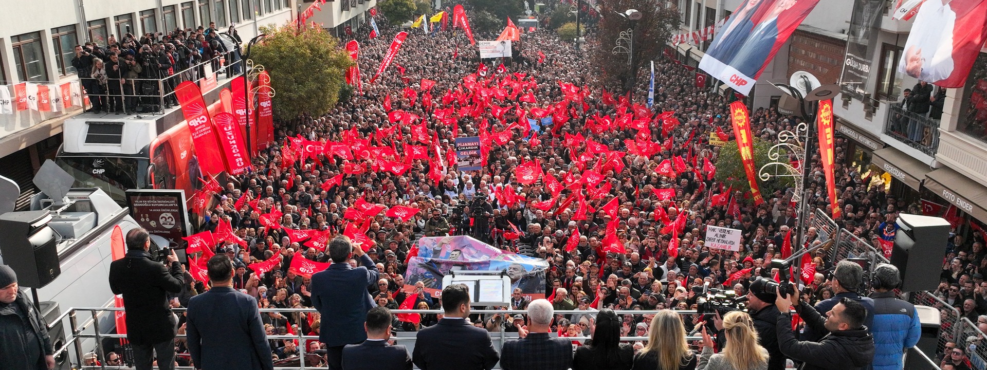 Özgür Özel Edirne Mitingi,CHP,Millet İradesine Sahip Çıkıyor Mitingi,CHP Edirne mitingi 2025,Özgür Özel Edirne konuşması,Kayyum siyasetine tepki,sandık namustur vurgusu,milli iradeye saygı mitingi,AK Parti salonların CHP meydanların partisidir,sokağın sesi miting,erken seçim talebi,seçme ve seçilme hakkı mücadelesi