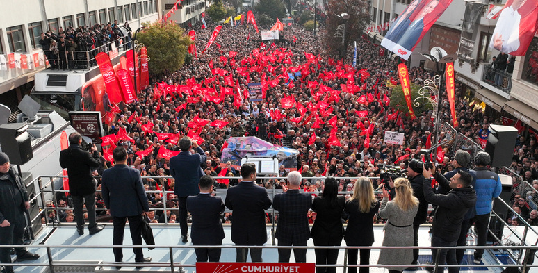 Özgür Özel Edirne Mitingi,CHP,Millet İradesine Sahip Çıkıyor Mitingi,CHP Edirne mitingi 2025,Özgür Özel Edirne konuşması,Kayyum siyasetine tepki,sandık namustur vurgusu,milli iradeye saygı mitingi,AK Parti salonların CHP meydanların partisidir,sokağın sesi miting,erken seçim talebi,seçme ve seçilme hakkı mücadelesi