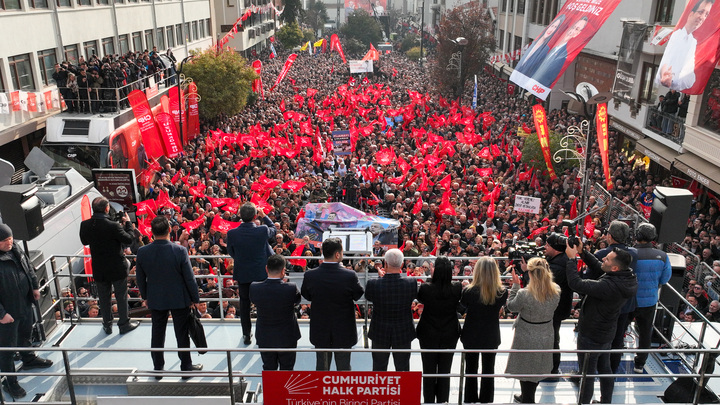 Özgür Özel Edirne Mitingi,CHP,Millet İradesine Sahip Çıkıyor Mitingi,CHP Edirne mitingi 2025,Özgür Özel Edirne konuşması,Kayyum siyasetine tepki,sandık namustur vurgusu,milli iradeye saygı mitingi,AK Parti salonların CHP meydanların partisidir,sokağın sesi miting,erken seçim talebi,seçme ve seçilme hakkı mücadelesi