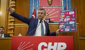 CHP,Cumhuriyet Halk Partisi,TBMM Grup Toplantısı,Ankara,Özgür Özel,Şehit Teğmen Kubilay ,6 Şubat Depremleri Mağdurları,52 bin deprem şehidi,yargı affı,2026 bütçesi,CHP Programı,Plan Bütçe Komisyonuna 49 maddelik CHP önerisi,Tek kişilik hükümet sistemi eleştirisi,sömürü bütçesi,faiz bütçesi,fukaralık bütçesi,19 Mart Sivil Darbesi,Darbenin maliyeti 160 milyar dolar,yıllık enflasyon %30,asgari ücretlinin enflasyonu %63,TÜİK verileri,CHP İstanbul İl Başkanlığına 6 Bin Polis,Adalet,emeklilerin barınma sorunu,enflasyon hedefinde sapma %77,Milli İrade,Ekrem İmamoğlu,demokrasi,Mustafa Kemal Atatürk,cumhuriyet fikrinin sahibi Atatürk,ÖTV,bahis ve uyuşturucu skandalı,Milli Piyango Özelleştirmesi,F35,S400,Putin,Milli Savunma,İş cinayetleri,kadın cinayetleri,kartalkaya faciası,ak partinin kara düzeni,KADAŞ Kara Düzen AŞ,Özgür Özel Grup Toplantısı açıklamaları izle,Özgür Özel: “Artık Karşımızda Bir İktidar Partisi Yok”,"AK Parti Yönetme Kabiliyetini Tamamen Yitirmiştir",Türkiye'nin Yeni İktidar Alternatifi: Cumhuriyet Halk Partisi,"Milletimiz Müsterih Olsun, Çözüm Kadrolarımızla Geliyoruz",Ekonomik ve Sosyal Krizin Sorumlusu Mevcut Yönetimdir,Özgür Özel sandık çağrısı,erken seçim talebi