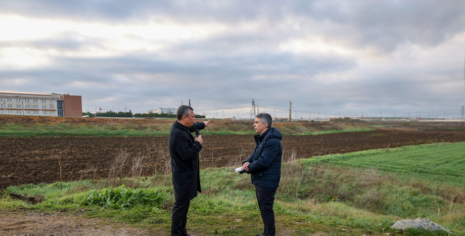 CHP,Cumhuriyet Halk Partisi,Genel Başkan,Lider,Özgür Özel,Erken Seçim Talebi,Hodri Meydan ,Siyaset Son Dakika,Silivri Cezaevi Önünde Canlı Yayın,Tele2,Adalet,Yargı,Akın Gürlek ,Millet İradesi,Sandık,Asgari Ücret,iktidarın meşruiyet tartışması, Geçim krizi ve erken seçim