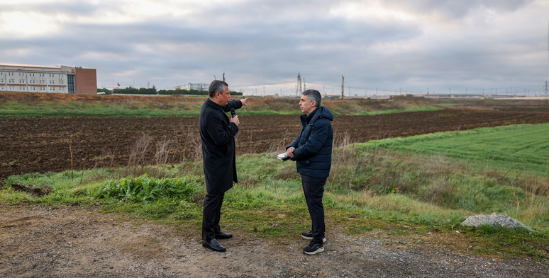 CHP,Cumhuriyet Halk Partisi,Genel Başkan,Lider,Özgür Özel,Erken Seçim Talebi,Hodri Meydan ,Siyaset Son Dakika,Silivri Cezaevi Önünde Canlı Yayın,Tele2,Adalet,Yargı,Akın Gürlek ,Millet İradesi,Sandık,Asgari Ücret,iktidarın meşruiyet tartışması, Geçim krizi ve erken seçim