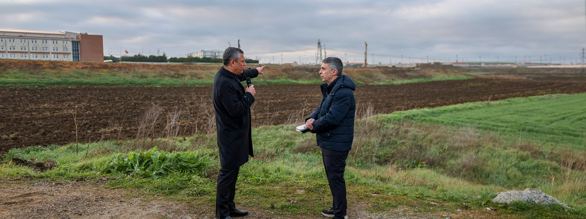CHP,Cumhuriyet Halk Partisi,Genel Başkan,Lider,Özgür Özel,Erken Seçim Talebi,Hodri Meydan ,Siyaset Son Dakika,Silivri Cezaevi Önünde Canlı Yayın,Tele2,Adalet,Yargı,Akın Gürlek ,Millet İradesi,Sandık,Asgari Ücret,iktidarın meşruiyet tartışması, Geçim krizi ve erken seçim